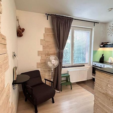 Bastien Studio Near Airport Praha Exteriér fotografie