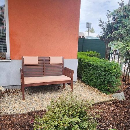 Bastien Studio Near Airport Praha Exteriér fotografie