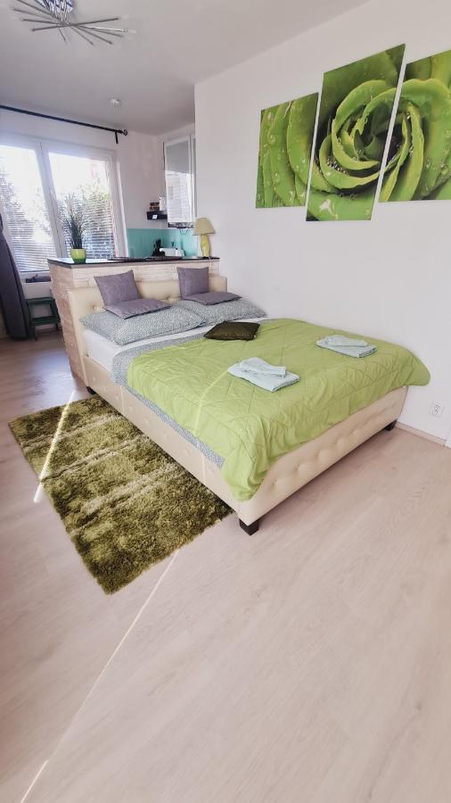 Bastien Studio Near Airport Praha Exteriér fotografie