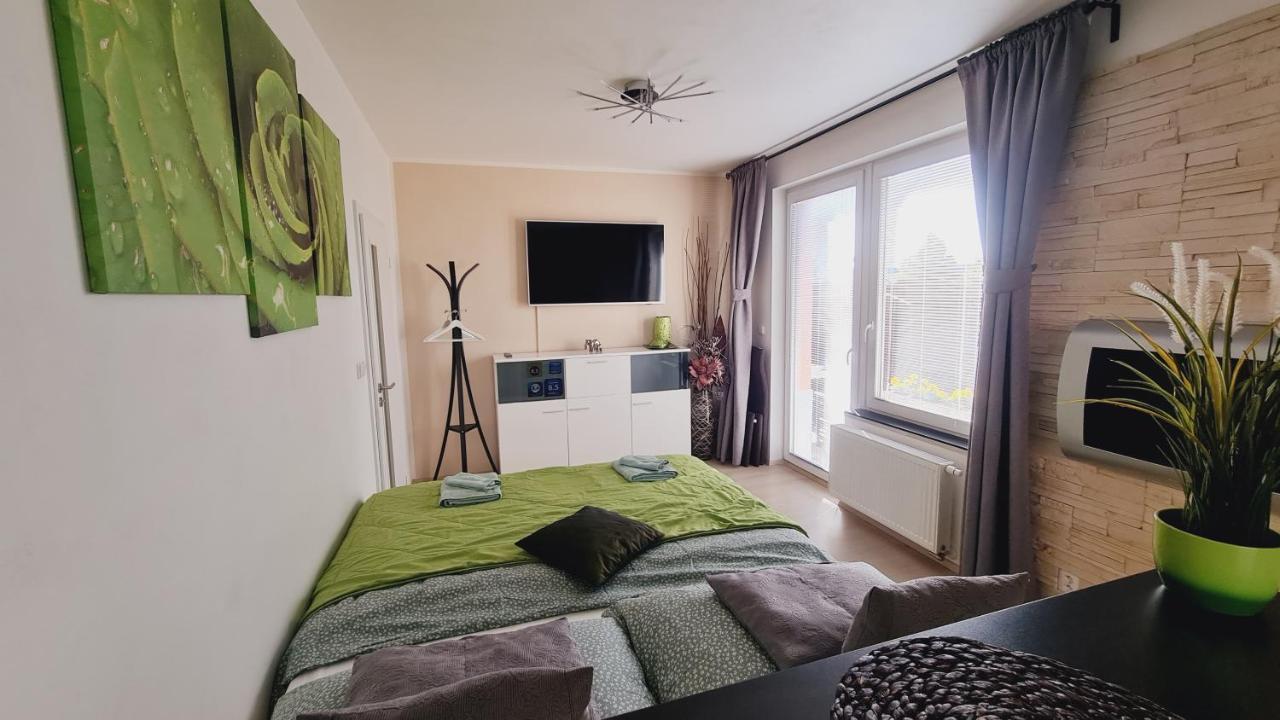 Bastien Studio Near Airport Praha Exteriér fotografie