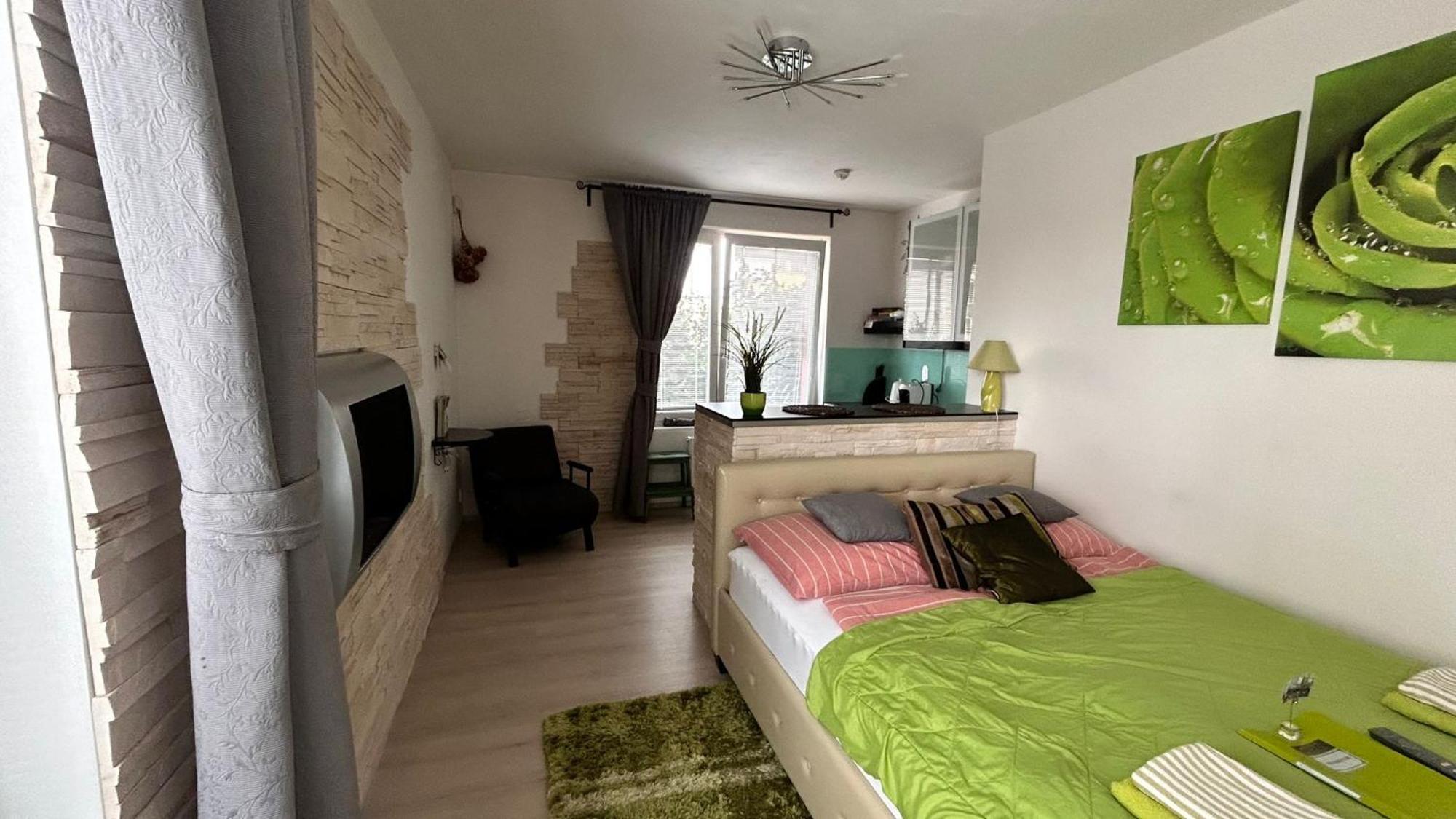 Bastien Studio Near Airport Praha Exteriér fotografie