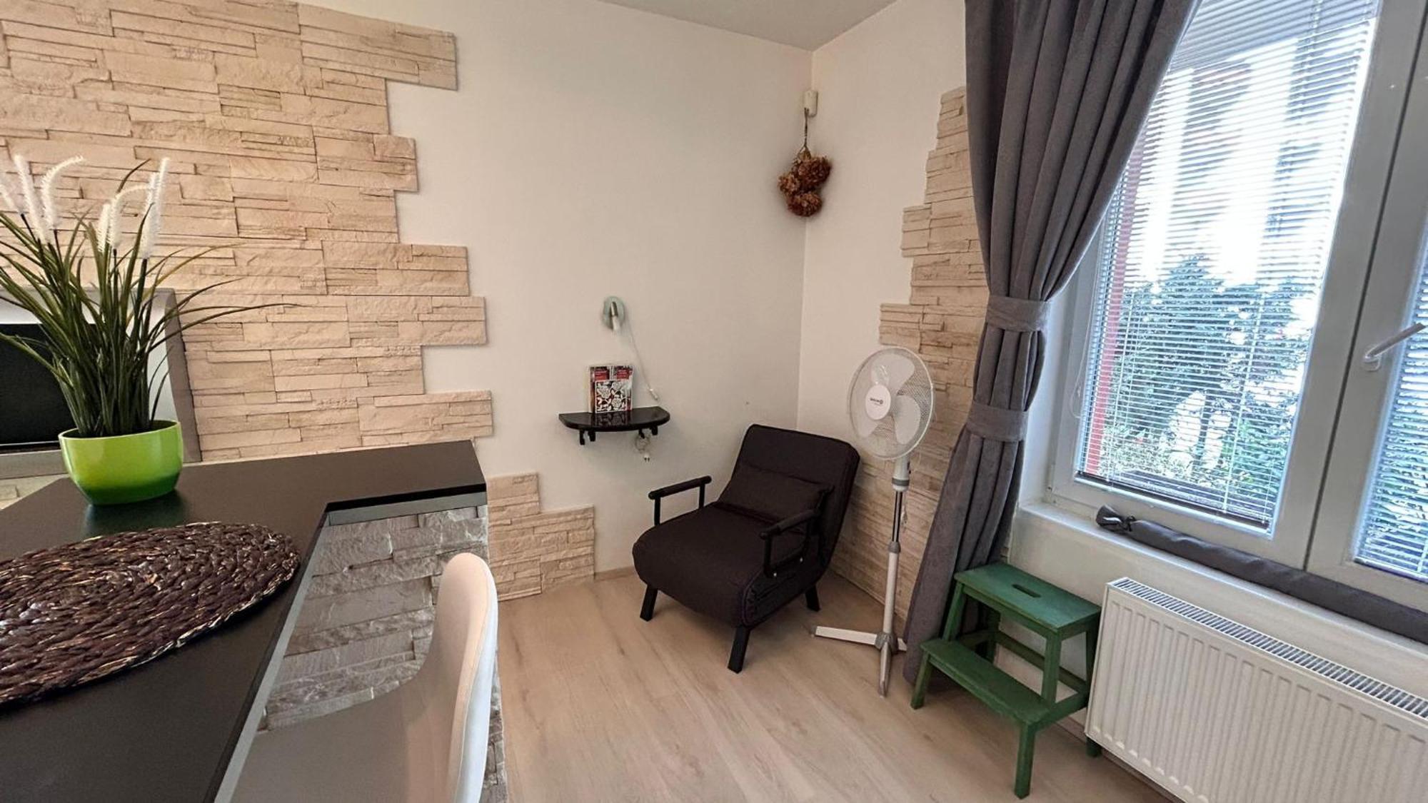 Bastien Studio Near Airport Praha Exteriér fotografie